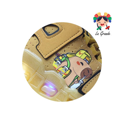 1018 CAPI HARMAN Mostaza Negro Nobuck Tenis Casual con Luces para Niña y Niño